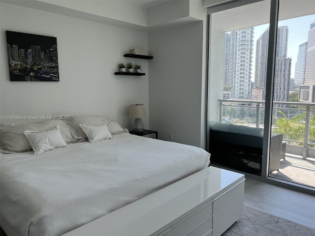 90 SW 3rd St Unit 1514, Miami, FL 33130 - bedroom featuring a view of skyline and access to exterior