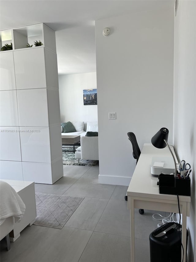 90 SW 3rd St Unit 1514, Miami, FL 33130 - home office with baseboards
