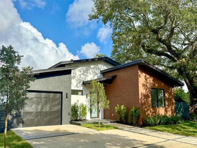 1611 SW 30th Ave, Fort Lauderdale, FL 33312 - contemporary house with concrete driveway and an attached garage