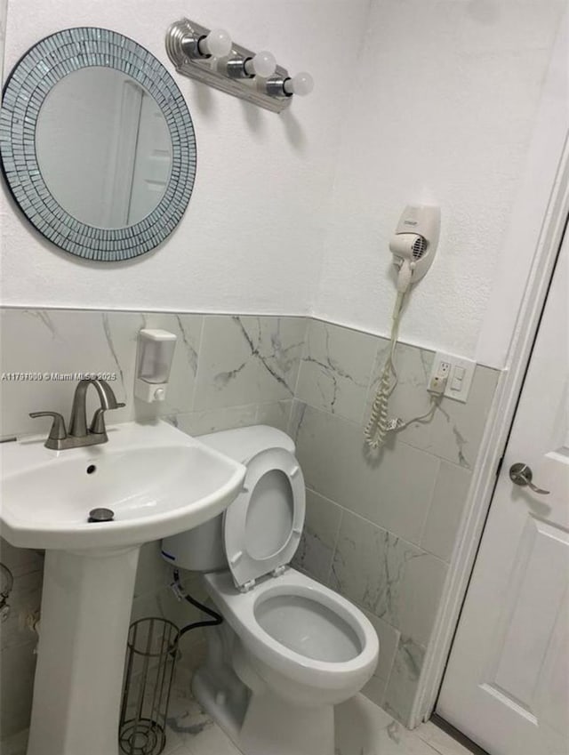 1860 NW 59th St, Miami, FL 33142 - bathroom with toilet, marble finish floor, and tile walls