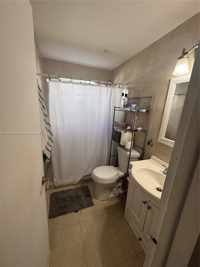 635 8th St Unit 103, Miami Beach, FL 33139 - full bath featuring vanity, toilet, a shower with shower curtain, and tile patterned flooring