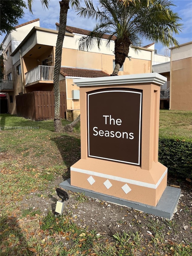 view of community / neighborhood sign