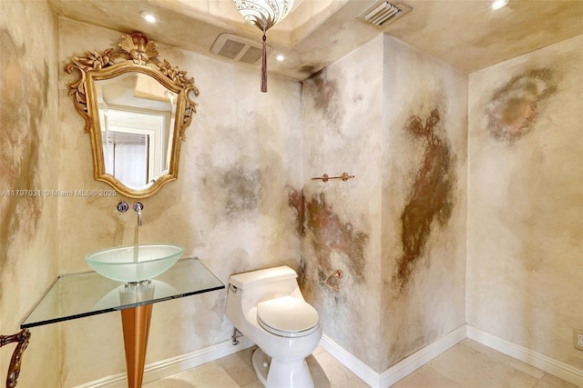 19667 Turnberry Way Unit 16Gr, Aventura, FL 33180 - bathroom with a sink, toilet, recessed lighting, and baseboards