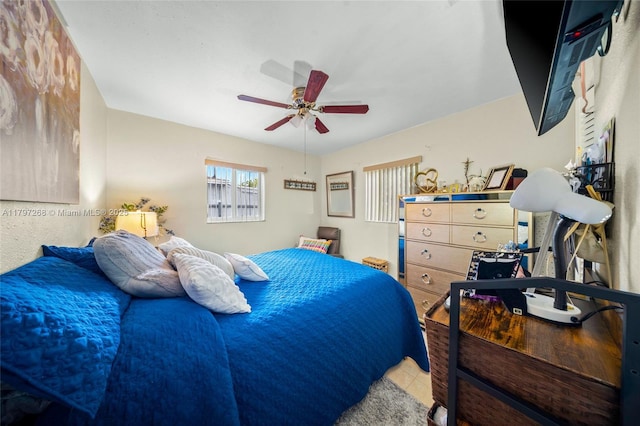 bedroom with ceiling fan