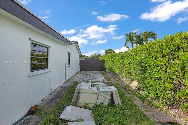 view of yard with an outdoor living space