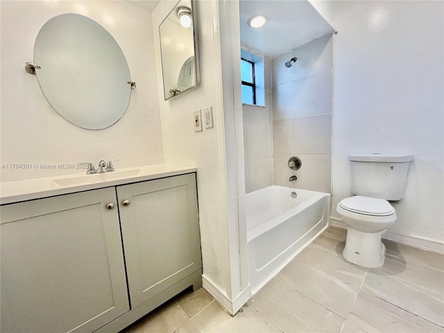 full bathroom featuring baseboards, toilet, vanity, and shower / tub combination