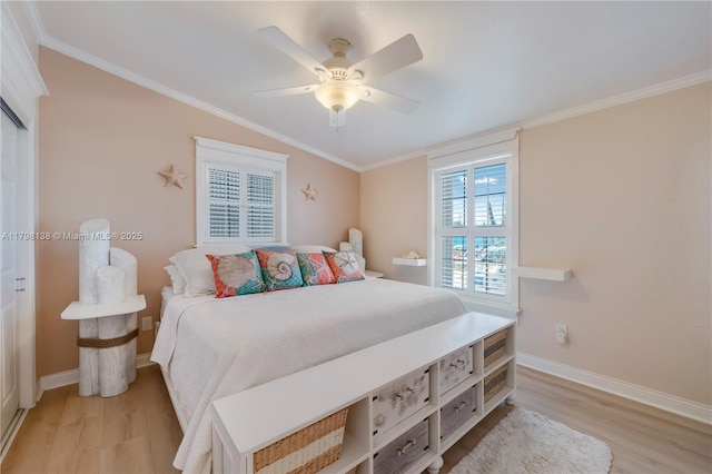 bedroom featuring light wood-style flooring, baseboards, crown molding, and ceiling fan