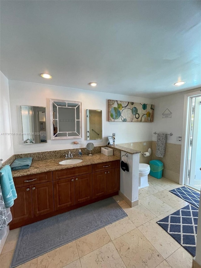 4410 N Buchanan St, Hollywood, FL 33021 - bathroom featuring vanity, toilet, recessed lighting, and a shower