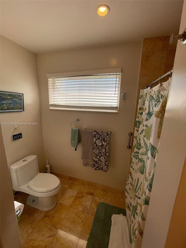 4410 N Buchanan St, Hollywood, FL 33021 - bathroom featuring healthy amount of natural light, toilet, curtained shower, and tile patterned floors