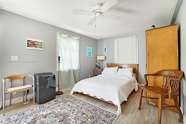 602 S Caloosahatchee Ave, Jupiter, FL 33458 - bedroom with light wood finished floors and a ceiling fan
