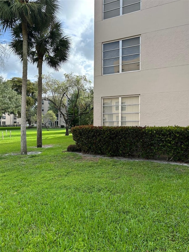 9501 Seagrape Dr Unit 101, Davie, FL 33324 - view of green lawn