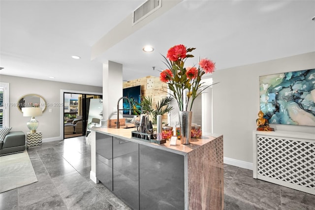 welcome area featuring recessed lighting