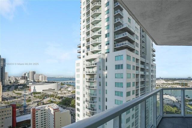 253 NE 2nd St Unit 2201, Miami, FL 33132 - balcony featuring a view of city