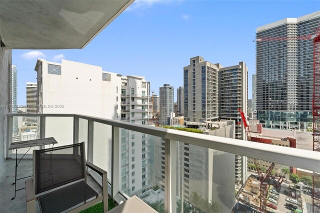 253 NE 2nd St Unit 2201, Miami, FL 33132 - balcony featuring a skyline view