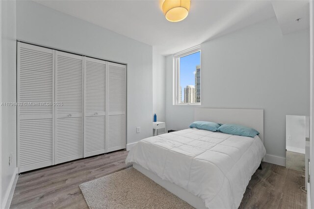 253 NE 2nd St Unit 2201, Miami, FL 33132 - bedroom with wood finished floors, a closet, and baseboards