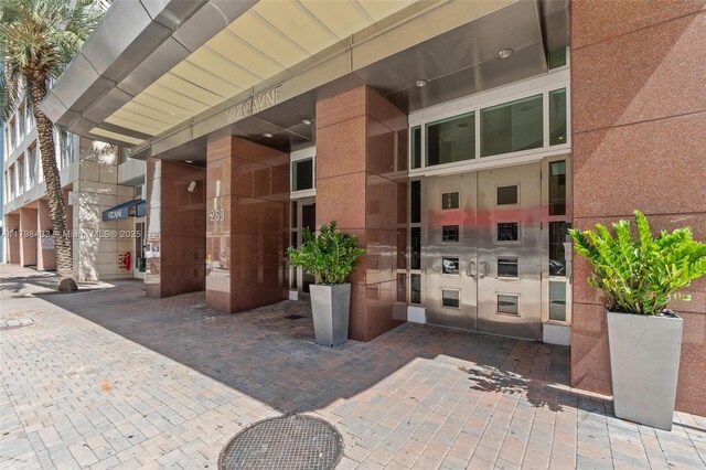 253 NE 2nd St Unit 2201, Miami, FL 33132 - view of exterior entry