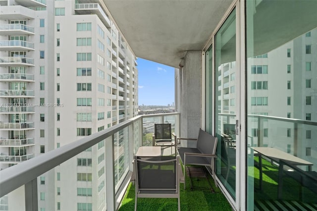 253 NE 2nd St Unit 2201, Miami, FL 33132 - view of balcony
