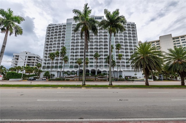 view of apartment building / complex