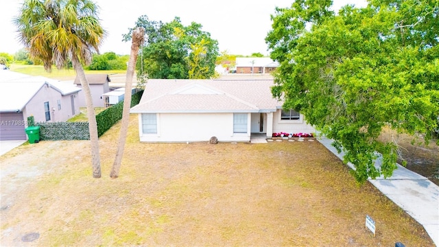 4023 E Palomar Cir, La Belle, FL 33935 - view of front of house