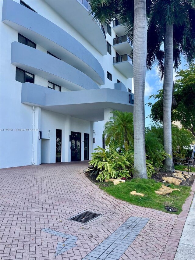2301 SW 27th Ave Unit 802, Miami, FL 33145 - view of patio / terrace