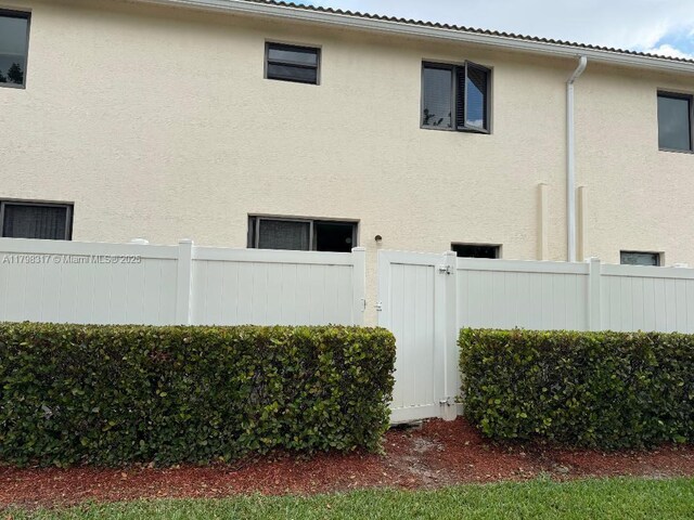 424 NE 194th Ter, Miami, FL 33179 - photo 9
