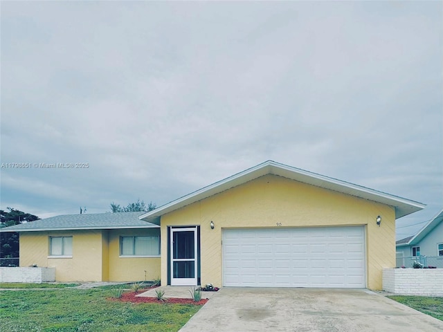 915 SE 20th St, Cape Coral, FL 33990 - single story home featuring a garage, fence, stucco siding, and driveway
