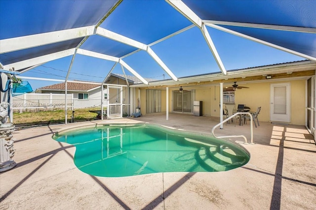 915 SE 20th St, Cape Coral, FL 33990 - view of swimming pool featuring ceiling fan, a patio area, and glass enclosure