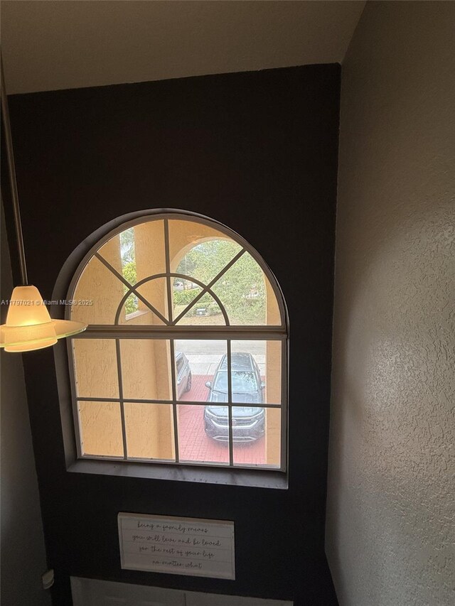 238 Magnolia Ave, Davie, FL 33325 - detailed view of a textured wall