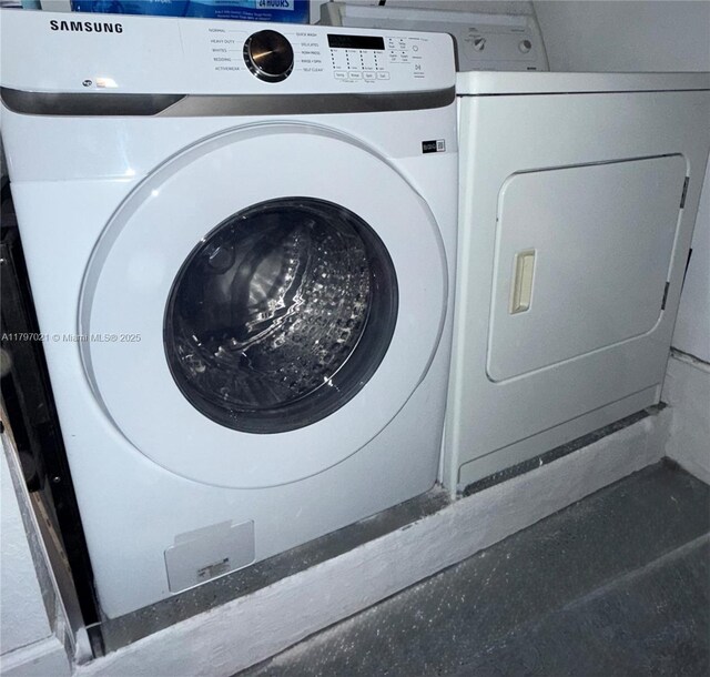 238 Magnolia Ave, Davie, FL 33325 - laundry area featuring independent washer and dryer