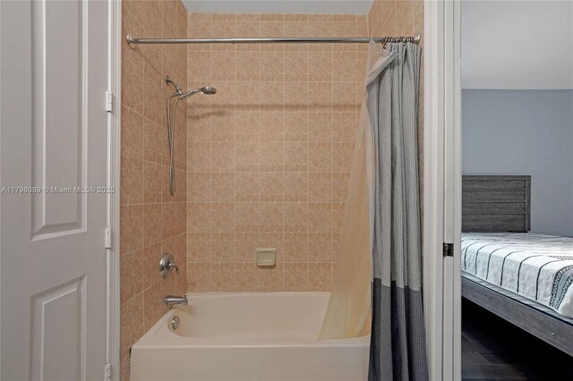 7567 SW 189th St, Cutler Bay, FL 33157 - ensuite bathroom featuring shower / bath combination with curtain