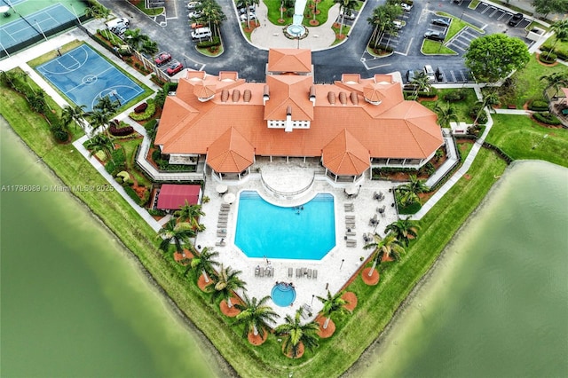 bird's eye view of a pool area