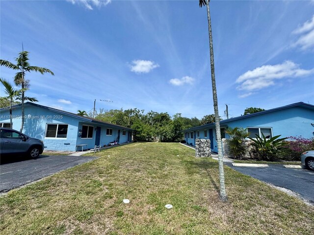 2631 SW 13th Ave, Fort Lauderdale, FL 33315 - view of front facade with a front lawn