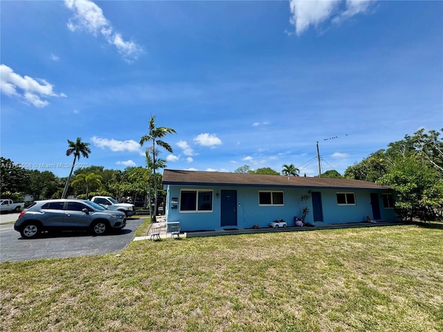 2631 SW 13th Ave, Fort Lauderdale, FL 33315 - view of front facade with a front yard and stucco siding
