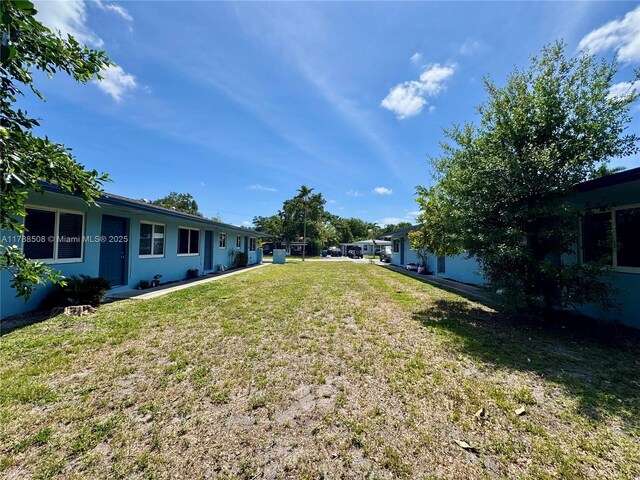 2631 SW 13th Ave, Fort Lauderdale, FL 33315 - view of grassy yard