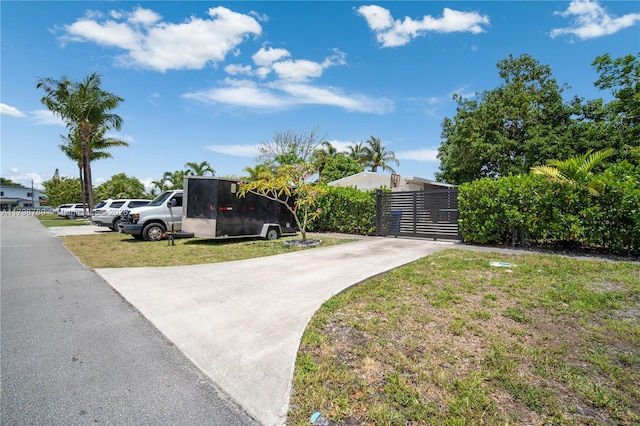 view of front of house with driveway and fence