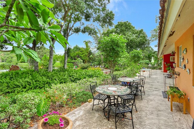 95 E Westwood Cir E, West Palm Beach, FL 33411 - view of patio / terrace