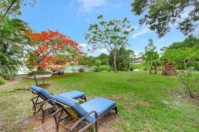 95 E Westwood Cir E, West Palm Beach, FL 33411 - view of green lawn