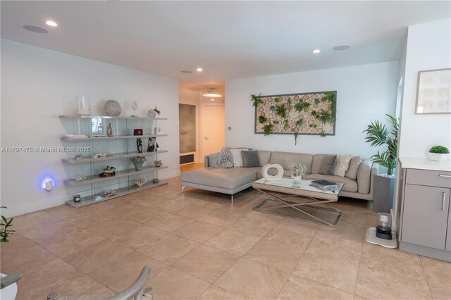 2711 NE 57th Ct, Fort Lauderdale, FL 33308 - living area with recessed lighting