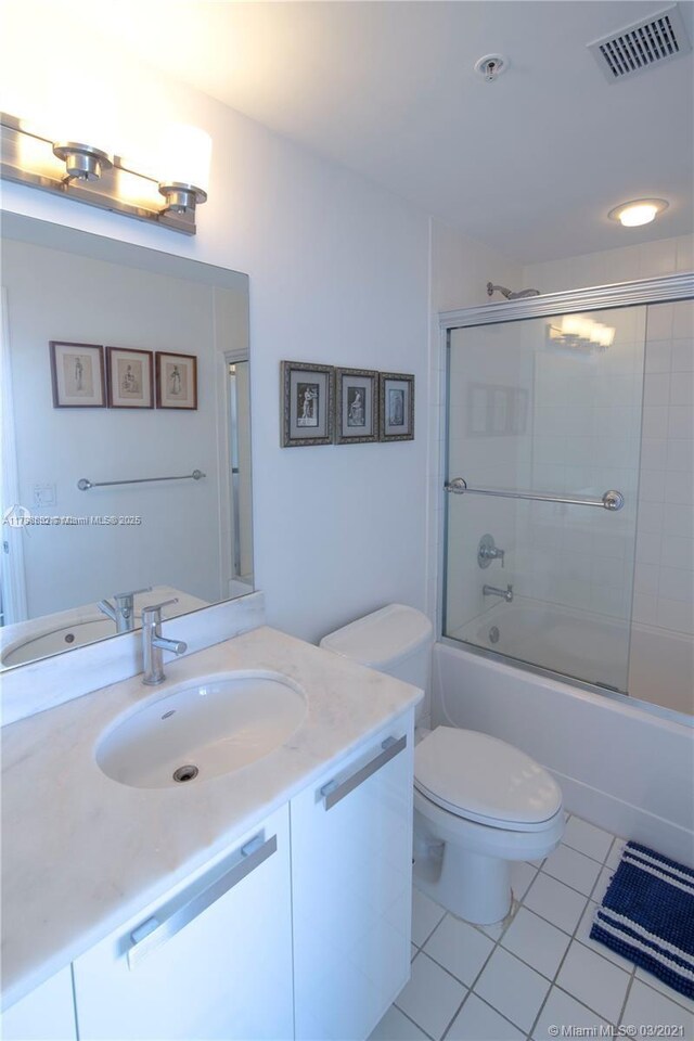 601 NE 36th St Unit 3101, Miami, FL 33137 - full bath with tile patterned floors, toilet, vanity, and enclosed tub / shower combo
