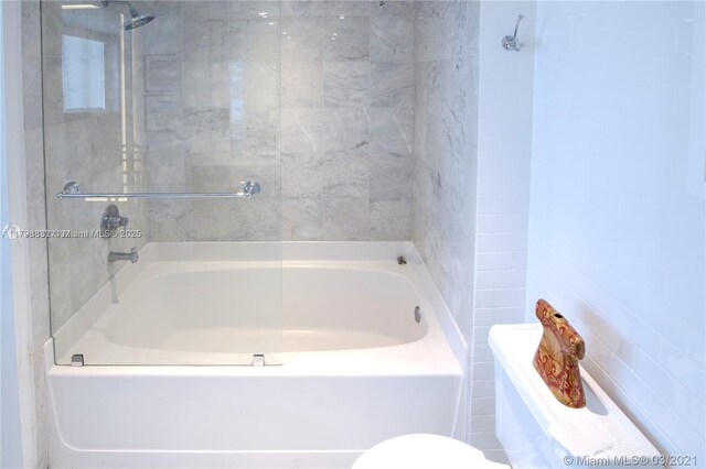 601 NE 36th St Unit 3101, Miami, FL 33137 - view of full bathroom