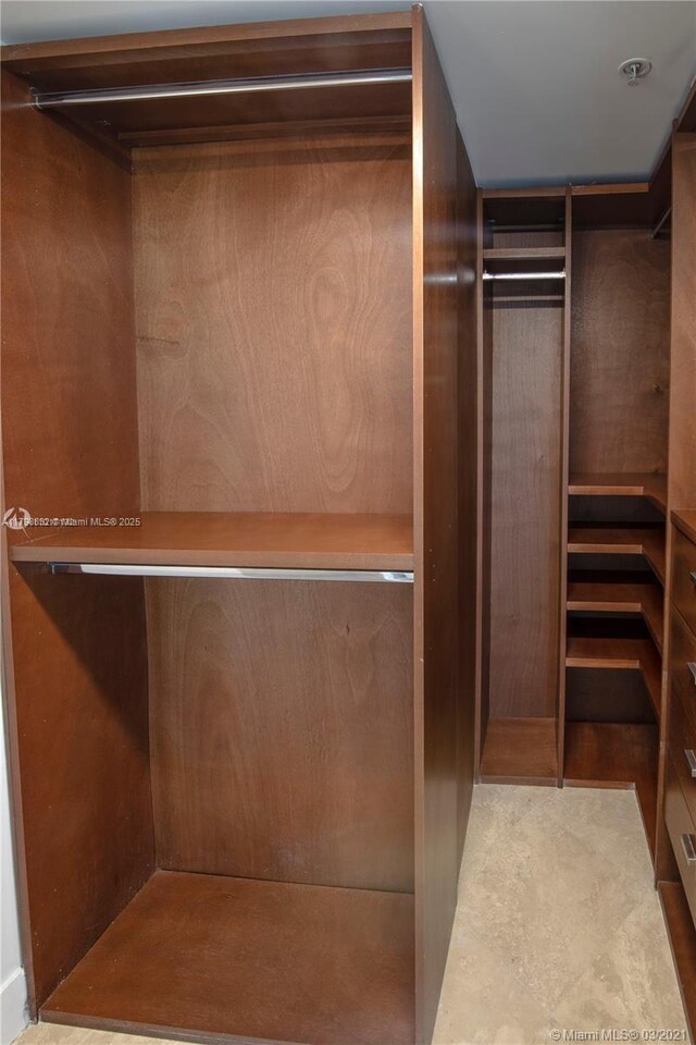 601 NE 36th St Unit 3101, Miami, FL 33137 - spacious closet featuring elevator