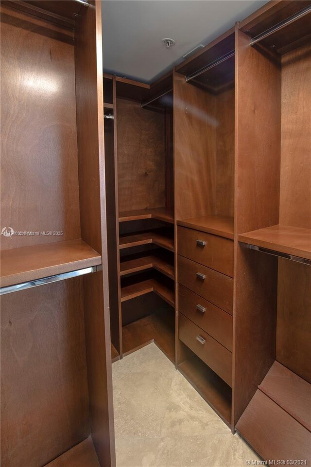 601 NE 36th St Unit 3101, Miami, FL 33137 - view of walk in closet
