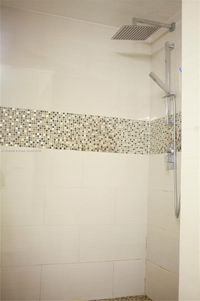 full bath featuring tiled shower