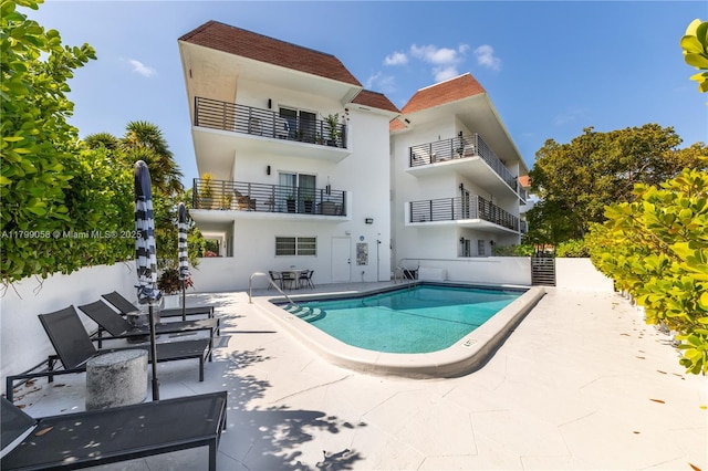 1840 Jefferson Ave Unit 103, Miami Beach, FL 33139 - community pool with a patio