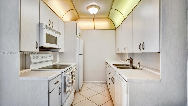 3087 Newport S Unit 3087, Deerfield Beach, FL 33442 - kitchen featuring white appliances, a sink, light countertops, and light tile patterned floors