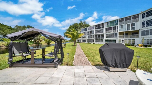 3087 Newport S Unit 3087, Deerfield Beach, FL 33442 - view of community with a lawn and a water view