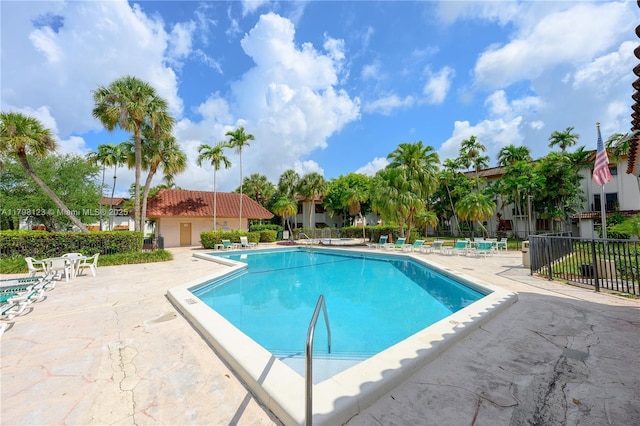 9456 SW 77th Ave Unit T6, Miami, FL 33156 - community pool with a patio