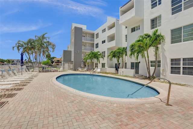 2840 NE 14th St Cswy Unit 408A, Pompano Beach, FL 33062 - community pool with fence