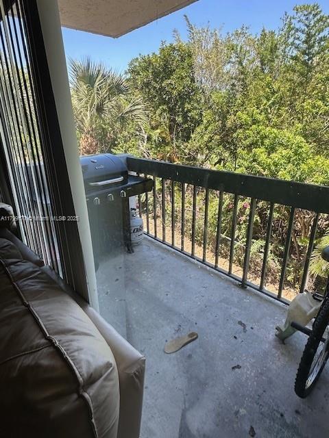 1900 N Congress Ave Unit 305, West Palm Beach, FL 33401 - balcony with grilling area