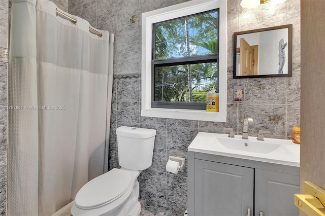 1226 Cordova St, Coral Gables, FL 33134 - full bath featuring tile walls, vanity, toilet, and a shower with curtain